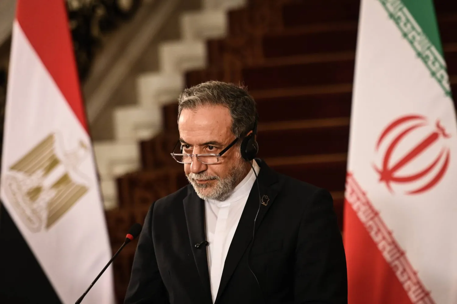 تقدم كبير في ملف لبنان... وإجراءات جديدة لرفع الحصار عن إيران.