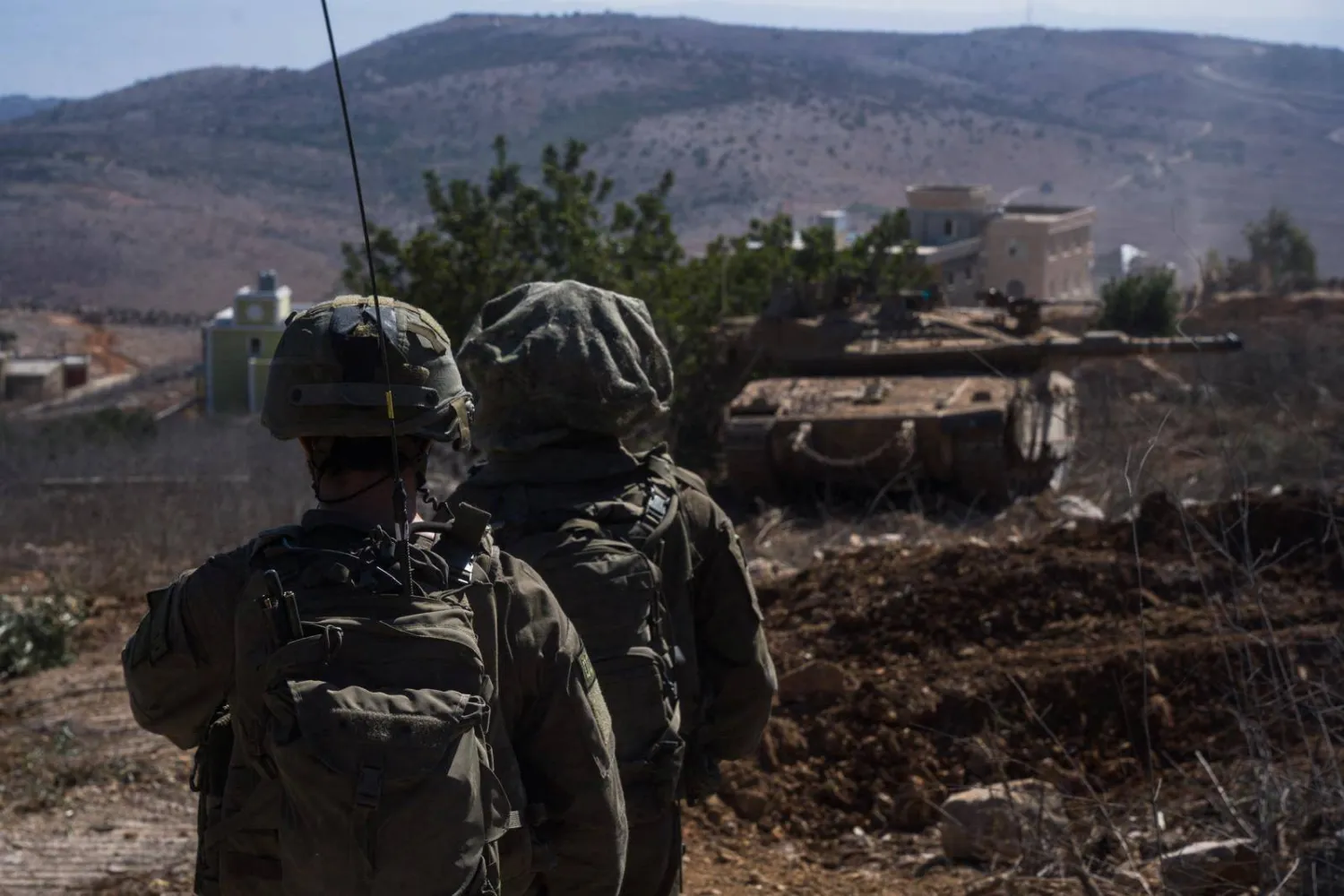 A “buffer zone” in the south... and thwarting the storming of an Israeli military site