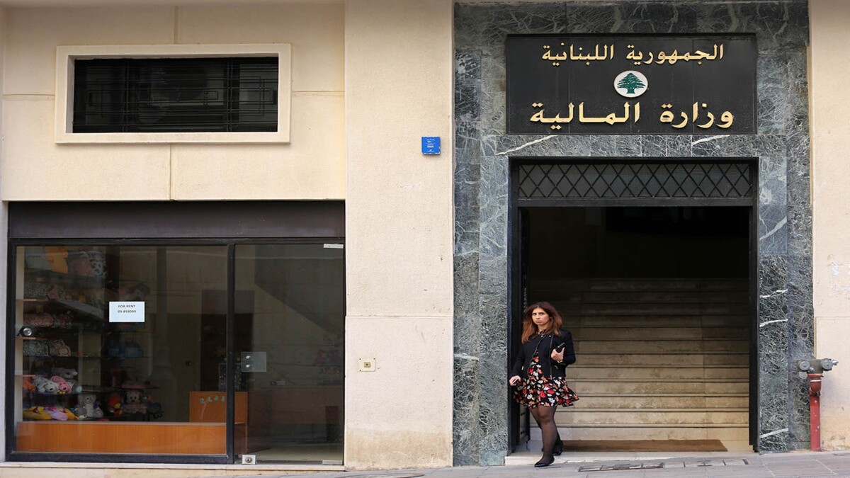 "المالية": تحويل المساعدات المدرسية للعسكريين المتقاعدين إلى المصارف