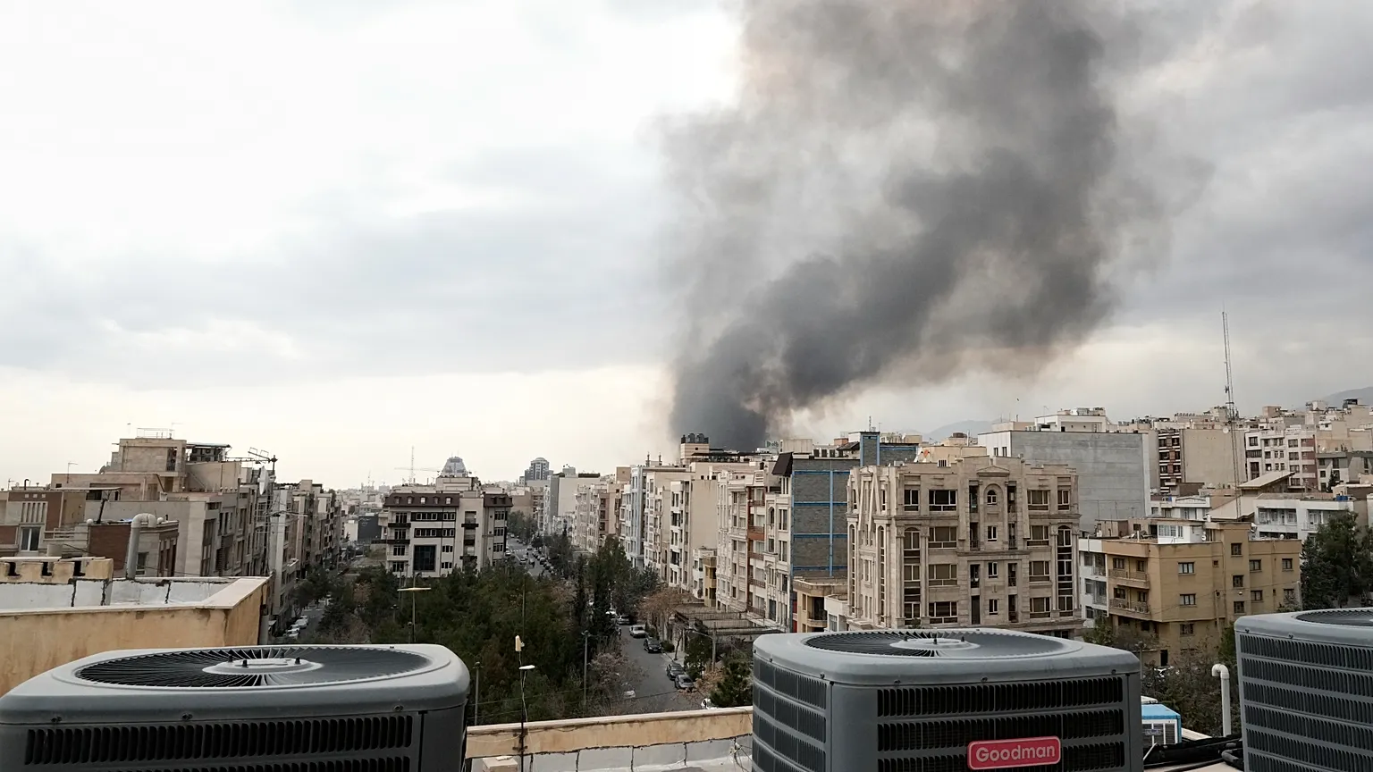 في أكبر هجوم منذ أسبوع.. إيران تعلن مقتل 11 شخصًا