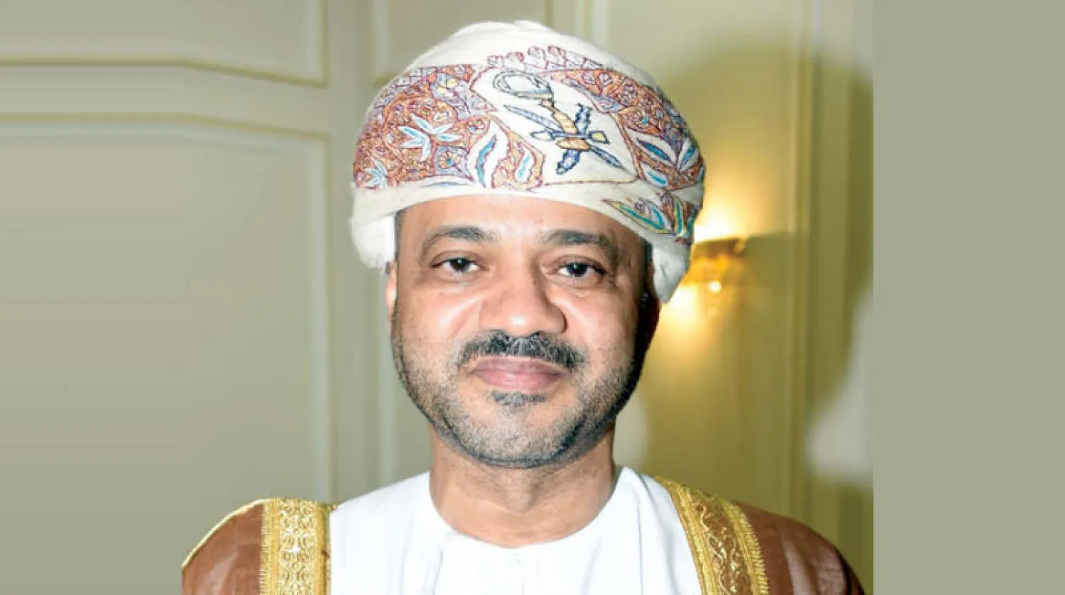 عُمان وإيران تبحثان "ممرا ملاحيا مؤقتا" عبر مضيق هرمز