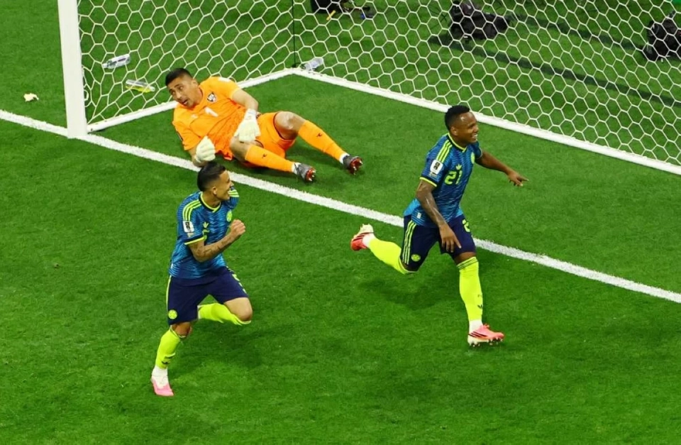 منتخب كولومبيا يهزم أوزبكستان ويتصدر مجموعته