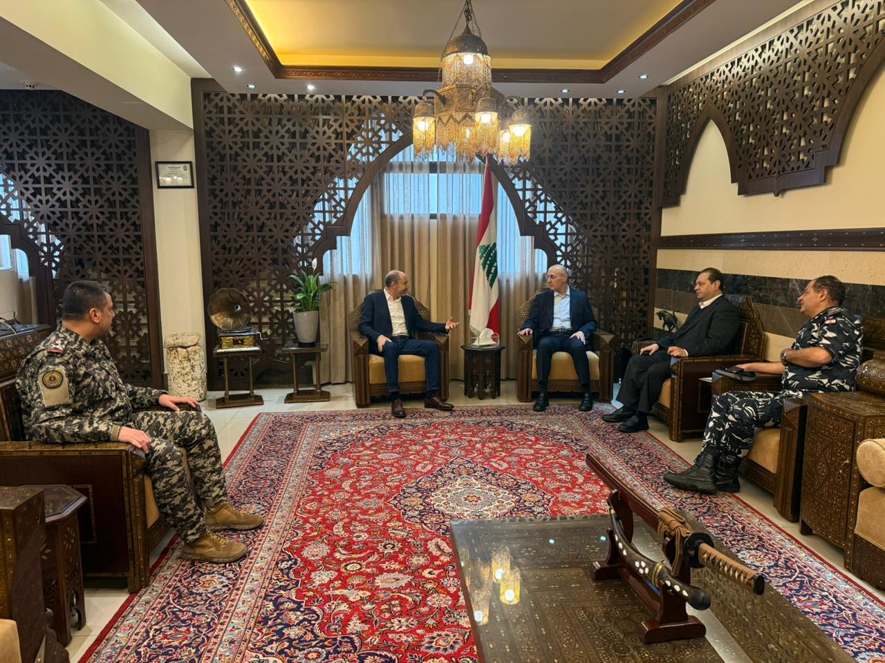 الحجار يعقد اجتماعًا في صيدا لمتابعة الأوضاع الأمنية وحاجات الأهالي