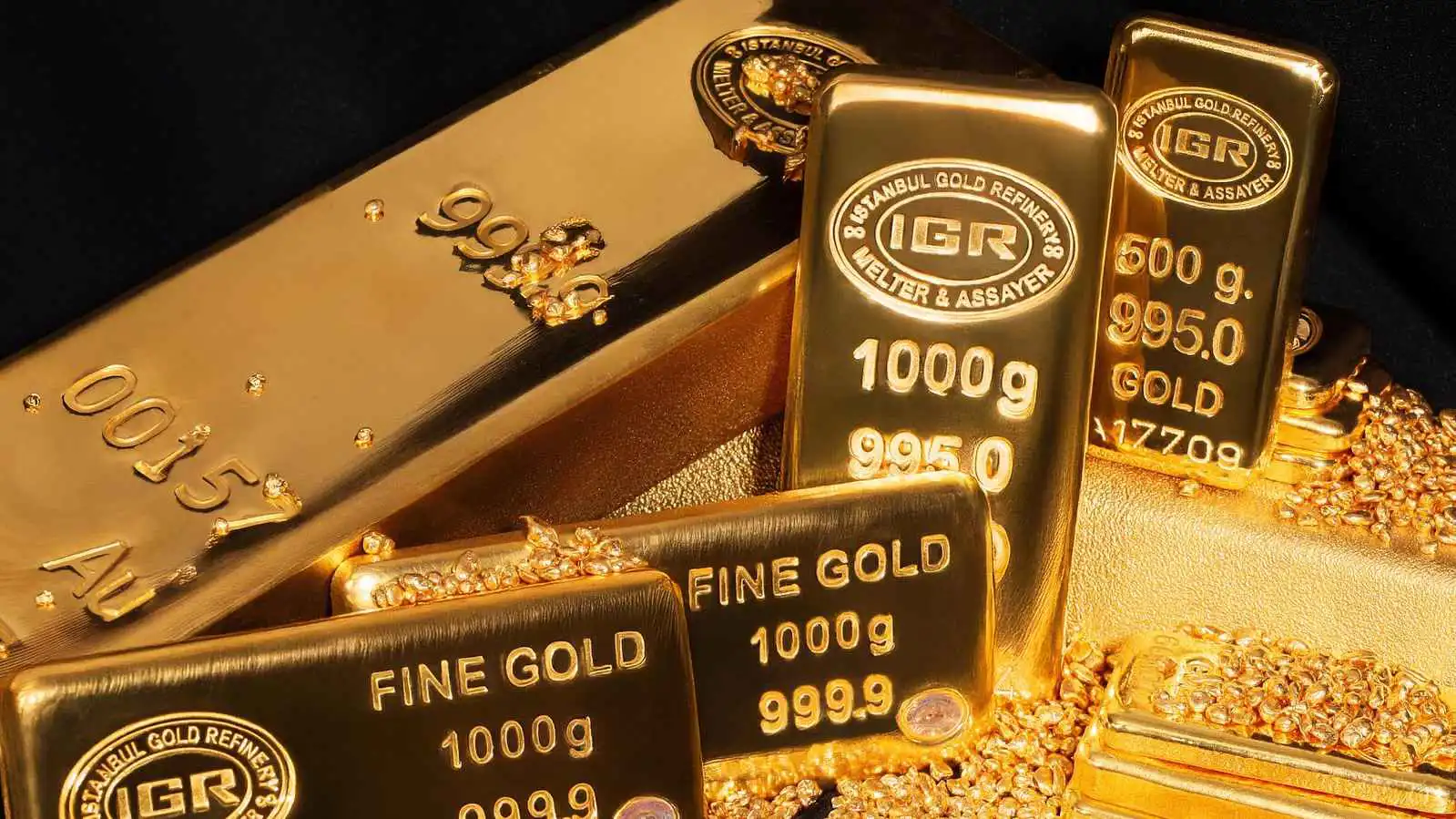 الذهب يرتفع بأكثر من 1% مع هبوط أسعار النفط