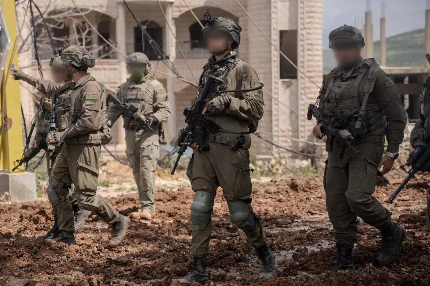 الجيش الإسرائيلي:   قوات الفرقة 98 انضمت إلى العملية البرية المركزة في جنوب لبنان