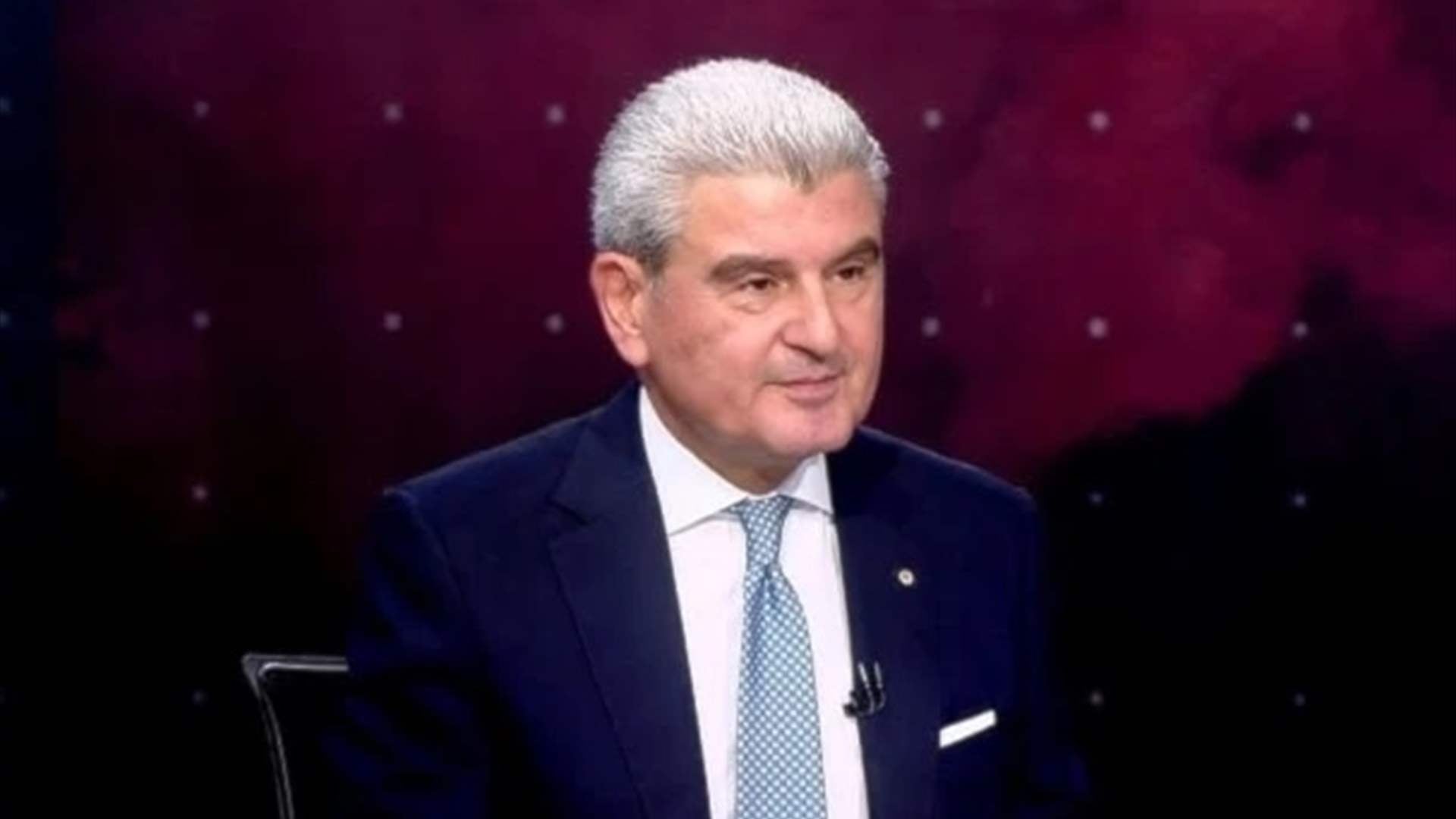 "ما حدا بدو يدافع عن إيران"... وزير الصناعة: لا تراجع عن القرار