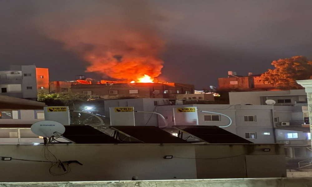 بالفيديو- إصابات جراء صواريخ من لبنان وإيران على إسرائيل