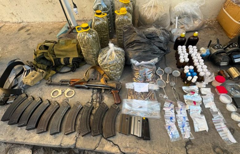 دهم وتوقيفات في عدة مناطق… الجيش يضبط أسلحة ويلاحق مطلوبين