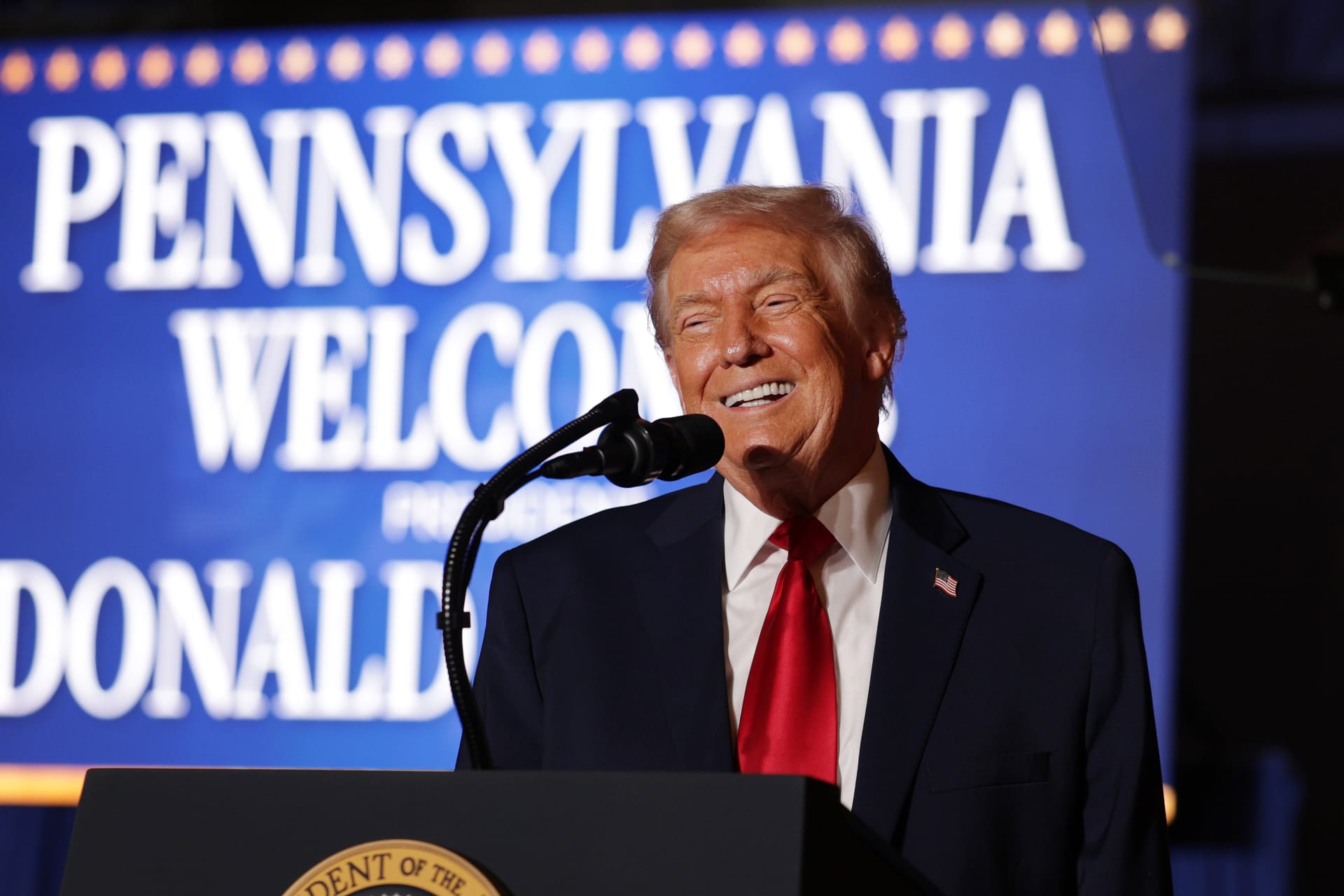 ترامب: إيران لن تحصل على السلاح النووي.. ونستعد لأسابيع من الضربات المكثفة