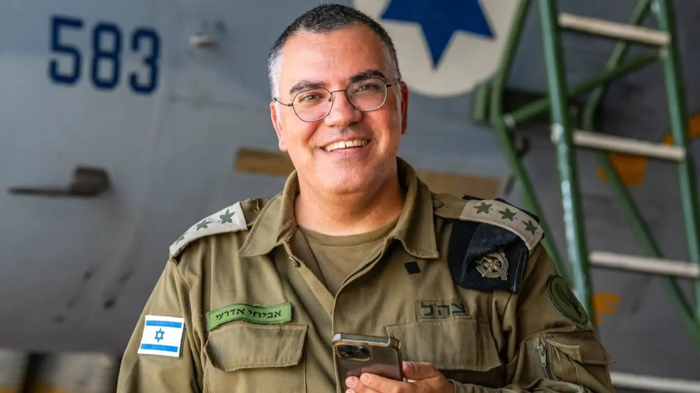 أدرعي: الفرقة 36 تعتقل عنصرًا من "الحزب" وتدمر مخازن أسلحة جنوب لبنان