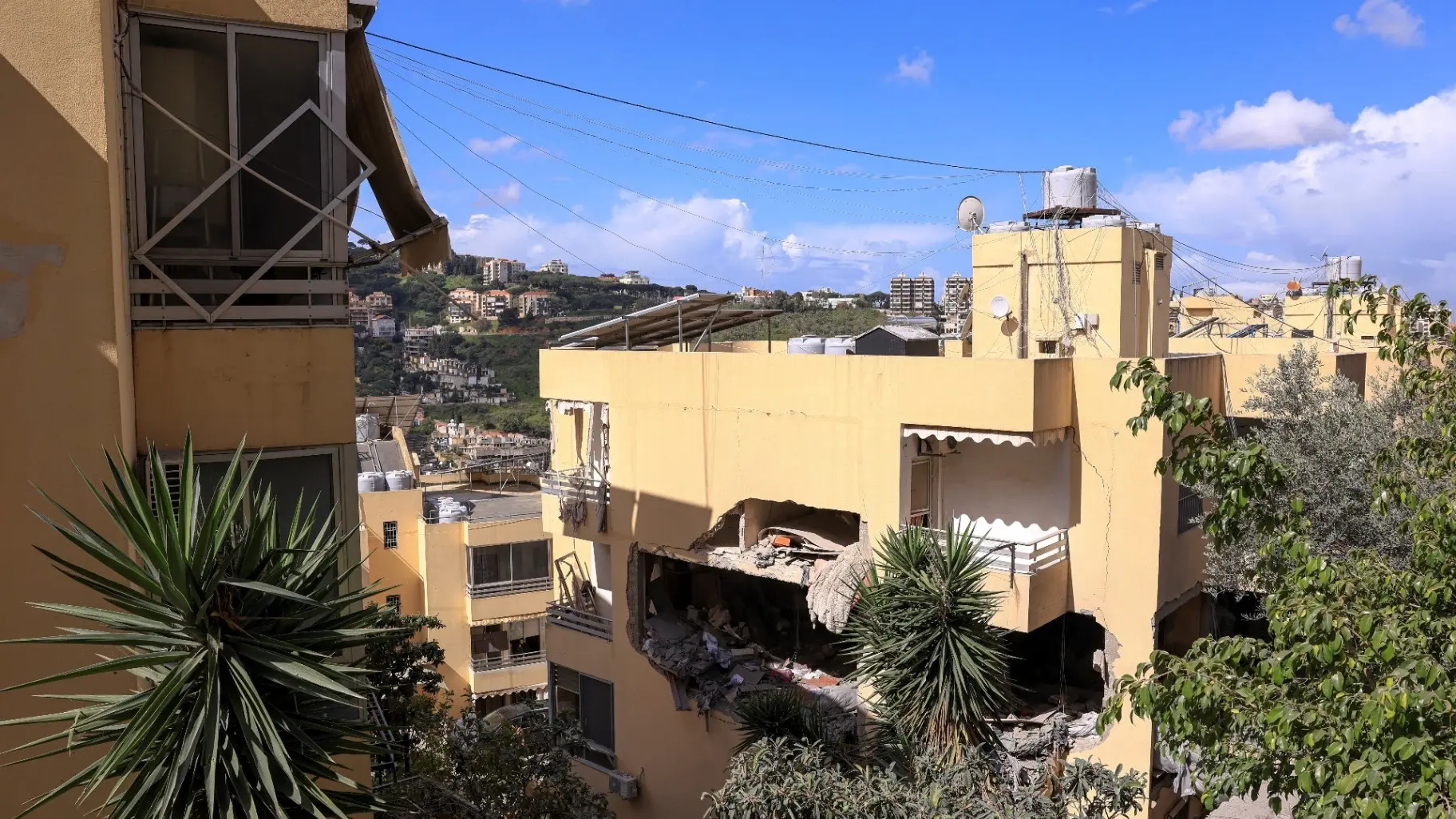 الجيش اللبناني: الشخص المتوارِي بعد استهداف عين سعادة عامل توصيلات والتحقيقات مستمرة