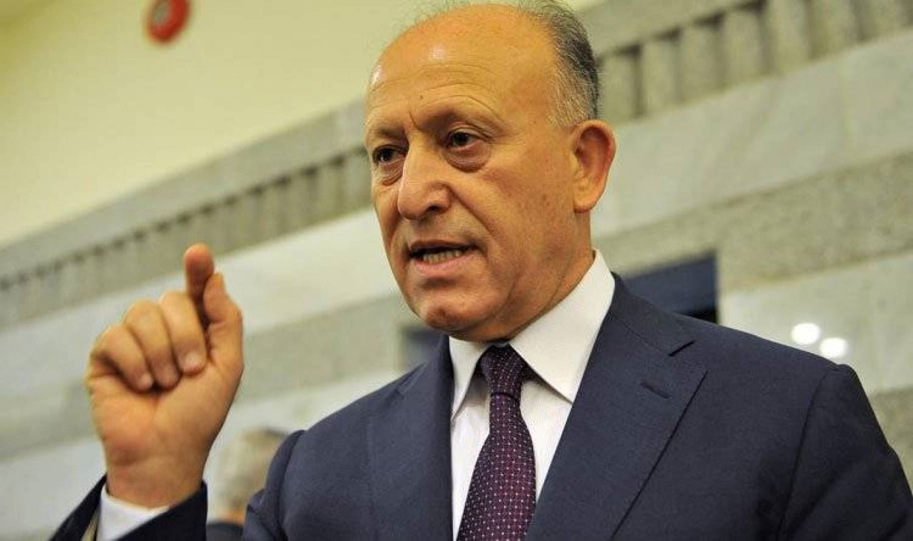 ريفي اتصل بفضل شاكر: لبنان لا يمكن أن ينهض إلا بدولةٍ واحدة