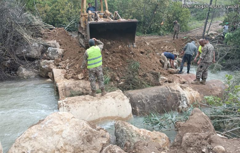 الجيش اللبناني: أزلنا ساترا ترابيا وضعه الاحتلال الإسرائيلي يوم أمس على طريق الماري عين عرب