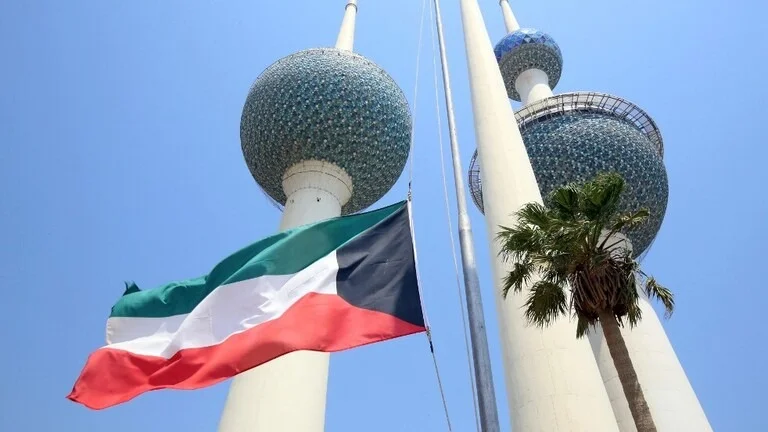 "بعد استهداف مبنى الركاب في مطار الكويت... تعليق الرحلات حتى إشعار آخر